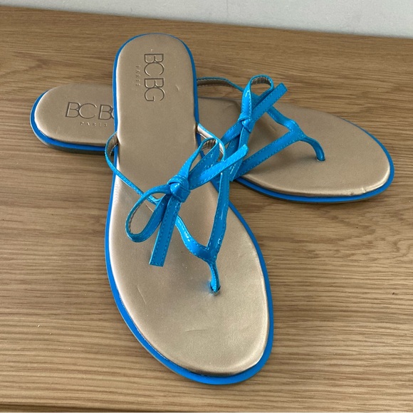 BCBG Paris Size 11 Blue Thong with Bows - NWOT - Picture 1 of 6